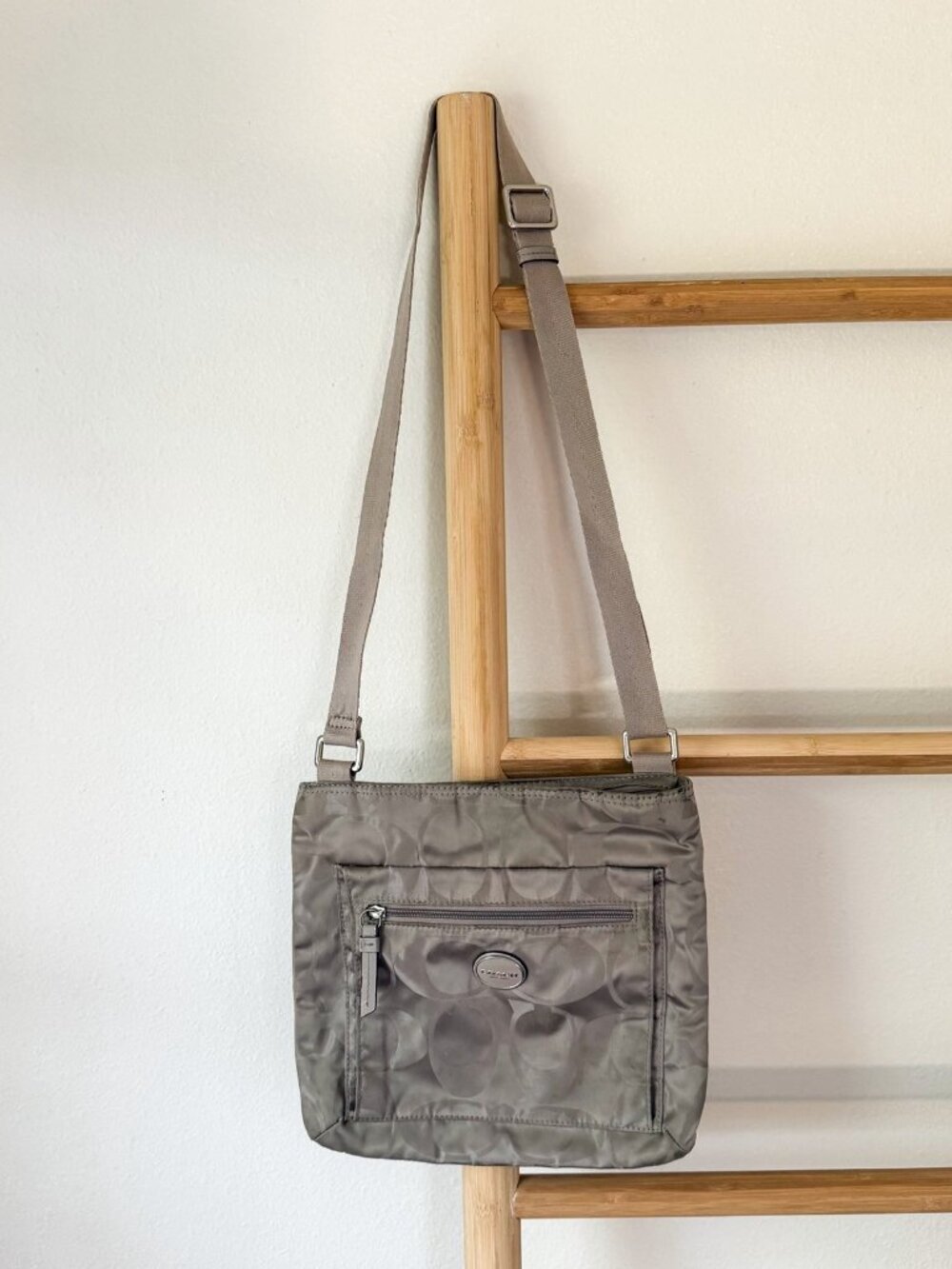 Coach Signature Nylon Crossbody Bag Gray Silver Zip Pocket Adjustable